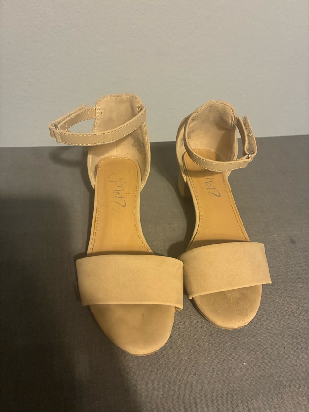 Classic Tan Ankle-Strap Sandals girls size 11